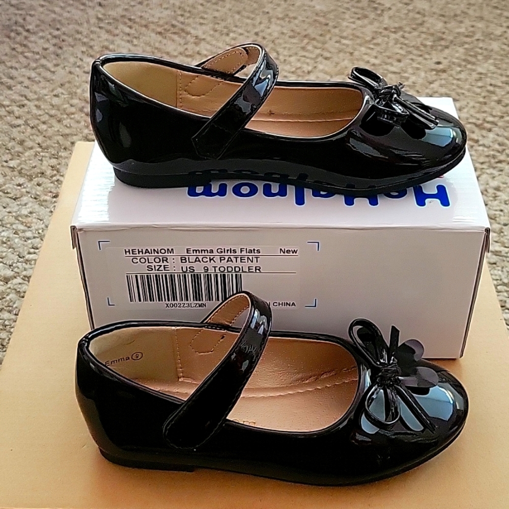 Black Patent leather shoes, HeHalnom, size 9 (toddler)